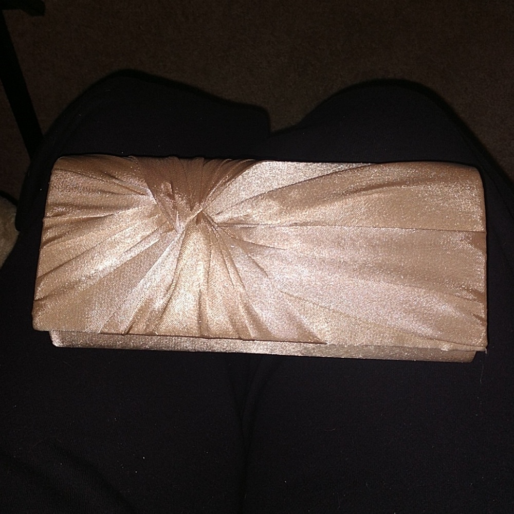 Champagne clutch
